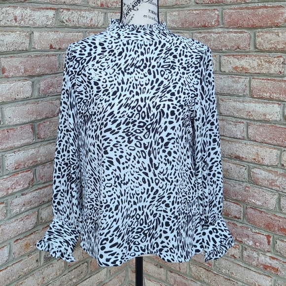 Dkny Tops - DKNY Leopard Print Mock Neck Blouse Top White Black XS NWT NEW